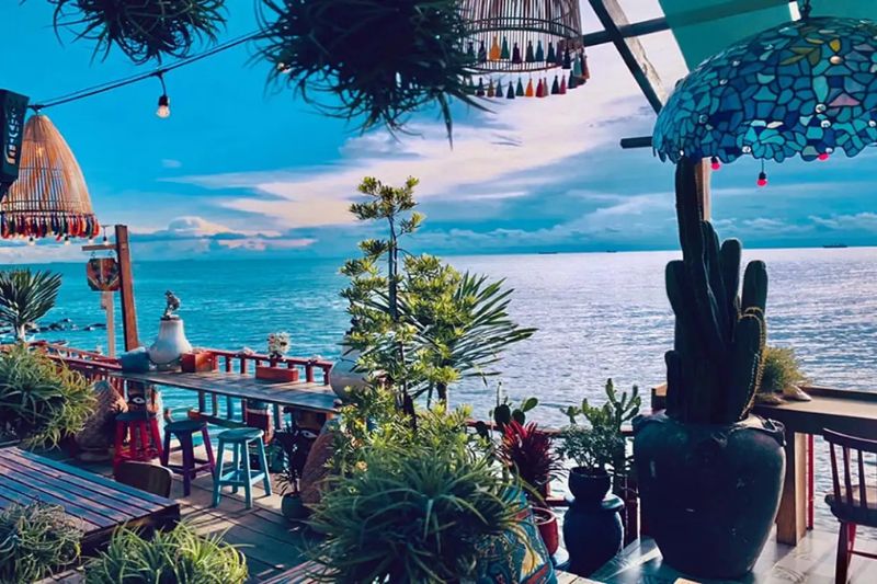 Admire the romantic ocean scenery at 5 ocean view cafes in Vung Tau